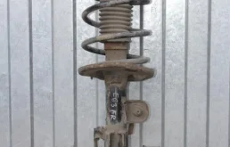 Стойка амортизационная передняя правая в сборе для Toyota Corolla E140/E150 Седан 2006-2013