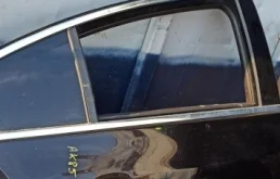 Двери для Opel Insignia 2016 года на фотографиях