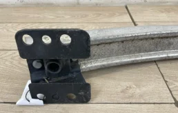 Усилитель заднего бампера для Audi Q7 2015 года на фотографиях