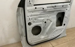 Дверь передняя правая для Audi Q7 2006 года на фотографиях