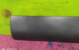 Молдинг двери задний левый для Audi Q7 2010 года на фотографиях