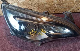 Фара правая для Opel Astra 2017 года на фотографиях