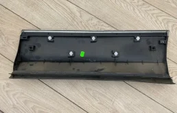 Молдинг двери задний правый для Volkswagen Tiguan 2022 года на фотографиях