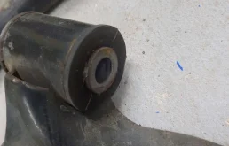 Рычаг передний левый нижний для Nissan Tiida на фотографиях