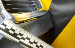 Капот для BMW 7er 2001 года на фотографиях