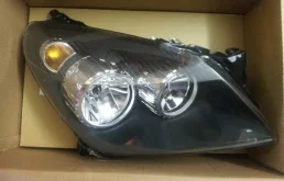 Фара правая для Opel Astra 2007 года на фотографиях