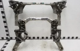 Подрамник двигателя для BMW 5er 2016 года на фотографиях