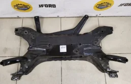 Подрамник двигателя для Mitsubishi Outlander 2022 года на фотографиях