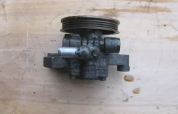 Насос ГУР для Honda CR-V 1998 года на фотографиях