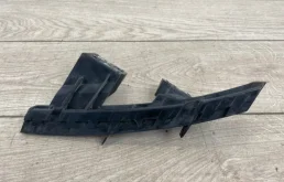 Усилитель переднего бампера для Audi Q7 2013 года на фотографиях