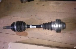 Привод передний левый для Audi Q7 2014 года на фотографиях