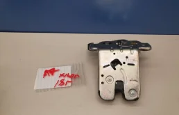 Замок багажника для Skoda Rapid 2014 года на фотографиях