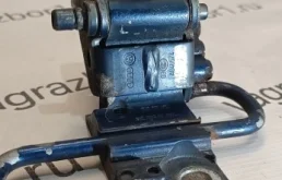 Петля двери передняя левая нижняя (8E0831411E) для Audi Q7 4L 2005-2015