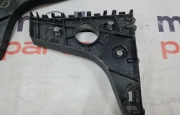 Кронштейн заднего бампера левый для Audi A6 на фотографиях