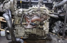 Двигатель без навесного для Nissan Pathfinder 2003 года на фотографиях