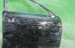 Дверь передняя правая для Audi A4 2015 года на фотографиях