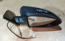 Стекла и зеркала для Nissan Qashqai 2011 года на фотографиях