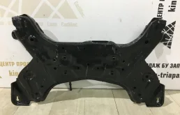 Подрамник двигателя для Hyundai Solaris 2014 года на фотографиях