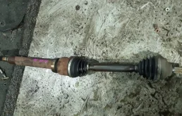 Привод передний правый для Volvo C30 2010 года на фотографиях