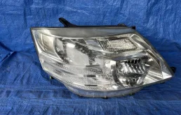 Фары для Toyota Alphard 2008 года на фотографиях