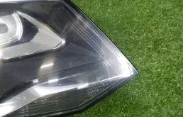 Фары для Volkswagen Touareg 2010 года на фотографиях