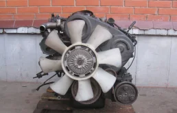 Двигатель без навесного для Mitsubishi L200 2009 года на фотографиях