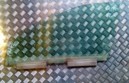 Стекло двери переднее левое для Volvo XC70 SZ 2000-2007