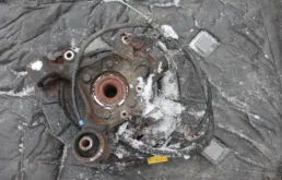 Кулак задний левый для Mitsubishi Pajero на фотографиях