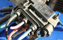 Компрессор пневмоподвески задний для Audi Q7 2008 года на фотографиях