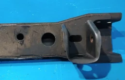 Подрамник двигателя для Mitsubishi Pajero 2007 года на фотографиях