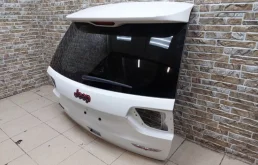 Двери для Jeep Grand Cherokee 2011 года на фотографиях