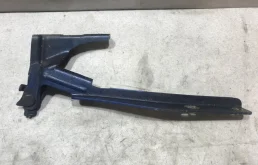 Петля капота правая для Nissan Note 2009 года на фотографиях