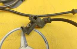 Датчик ABS передний правый для Mercedes-Benz E class на фотографиях