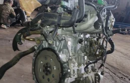 Двигатель без навесного для Nissan X-Trail 2002 года на фотографиях