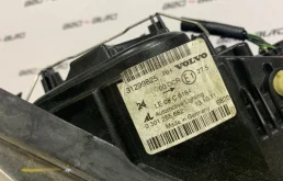 Фара правая для Volvo C30 2007 года на фотографиях