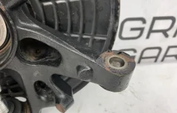 Кулак поворотный правый для Mercedes-Benz M class 2001 года на фотографиях