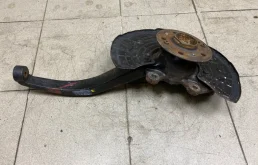 Кулак поворотный правый для Mercedes-Benz M class 2008 года на фотографиях