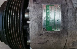 Компрессор кондиционера для Mercedes-Benz CLK class 2000 года на фотографиях