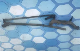 Трапеция стеклоочистителей для Audi Q7 2009 года на фотографиях