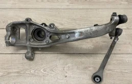 Кулак поворотный левый для Audi Q7 2018 года на фотографиях