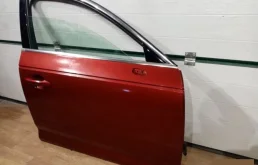 Дверь передняя правая для Audi A4 2024 года на фотографиях