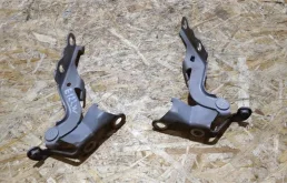 Петля капота левая для Toyota Corolla 2002 года на фотографиях