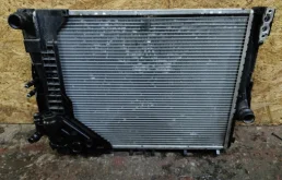 Радиатор охлаждения ДВС для BMW 3er 2002 года на фотографиях