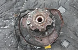 Кулак задний левый для Mitsubishi Pajero на фотографиях