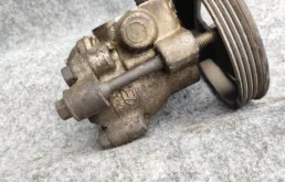 Насос ГУР для Hyundai Solaris 2010 года на фотографиях