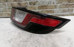 Противотуманка (ПТФ) задняя правая для Land Rover Range Rover Evoque 2010 года на фотографиях