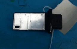 Датчик массового расхода воздуха для Nissan X-Trail на фотографиях