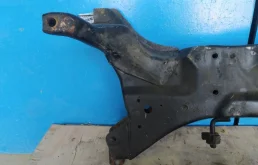 Подрамник двигателя для Mitsubishi Outlander 2011 года на фотографиях