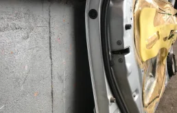 Дверь передняя левая для Toyota Corolla 2004 года на фотографиях