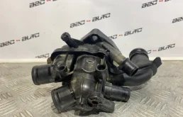 Корпус термостата системы охлаждения ДВС для Citroen C5 2012 года на фотографиях